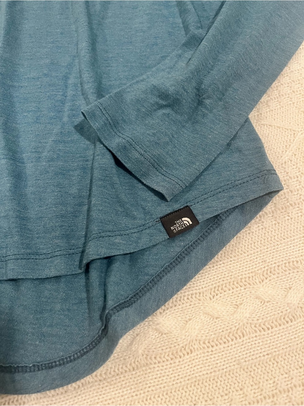 The North Face Women's Classic Fit Long Sleeve Tee - Medium - Picture 3 of 7